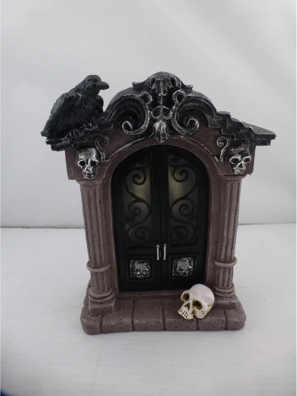 Halloween Light Up Raven Skull Gravestone Crypt Door LED Color Changing I2